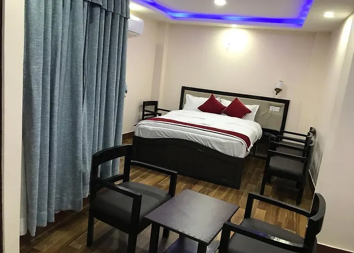 מלון Hotel Paradise Valley View 3*